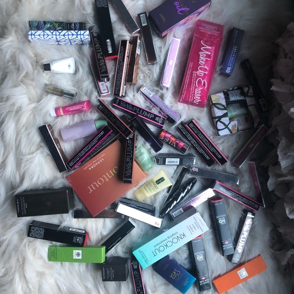 LARGE makeup mystery box - Picture 2 of 2